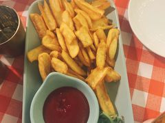 鸡翅薯条拼盘-天空花园餐吧·生日·团建(南山店)