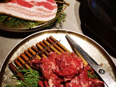 -草家酱蟹炭火烤肉店(珲春南路一店)