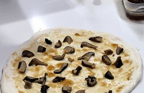 Mushroom Chicken Pizza