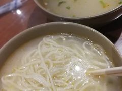 -亮亮面馆(经六路店)