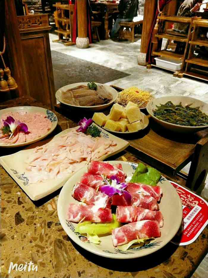 大龙坎火锅-"三个大人去吃的,位置好找,七点到的,从家.