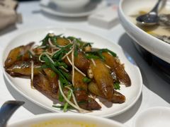 韭菜芽菜炒猪肠粉-花城苑广府菜(侨鑫店)