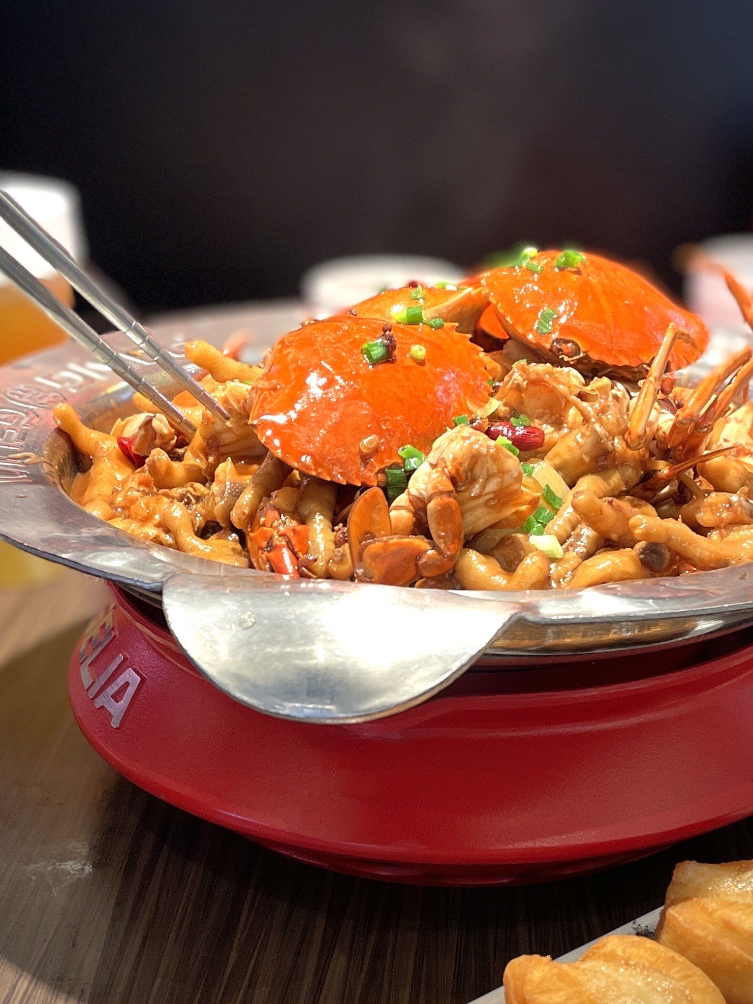 香辣鸡爪蟹煲,辣而不腻