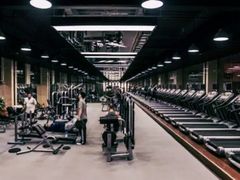 器械区-健龙森俱乐部·游泳·健身·羽毛球综合体育馆