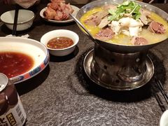 -靠山屯东北农家菜(八龙桥雅苑店)