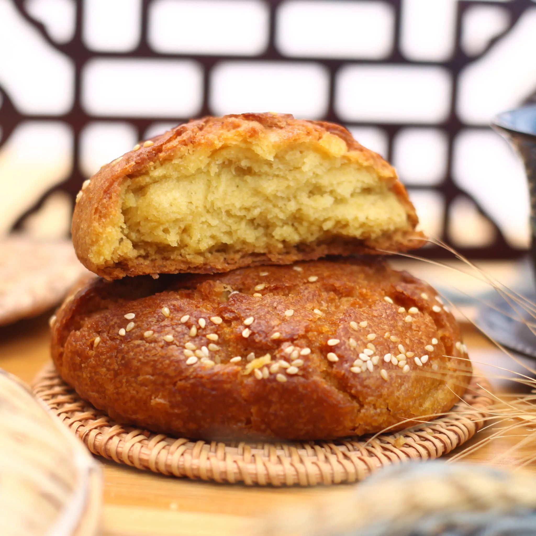 月饼请上桌丰镇月饼,没有内陷,特别好吃