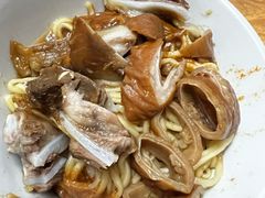 -松树干拌面店
