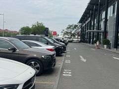 -天津波士信达奔驰4S店(卫津南路店)