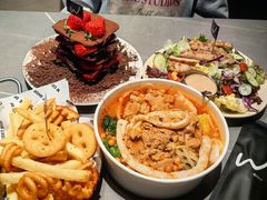 -W COLLECTIVE  DESSERT SHOP