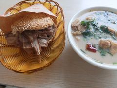 -洪峰浩老北京烧饼夹肉(角门路店)