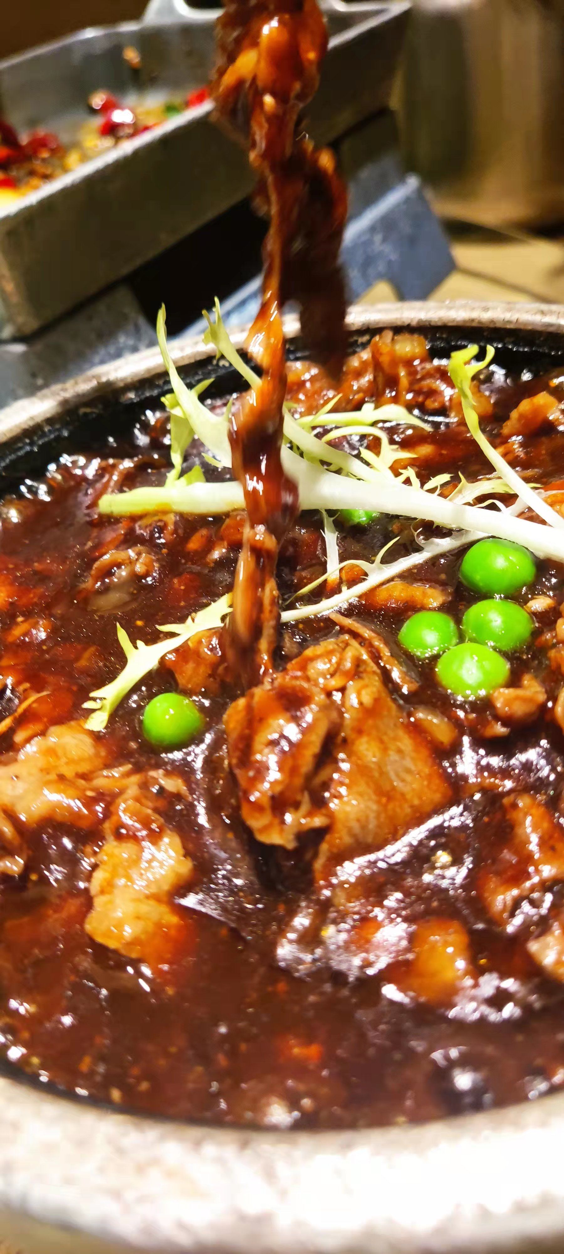 n这家位于松江万达广场的肥猫餐厅.