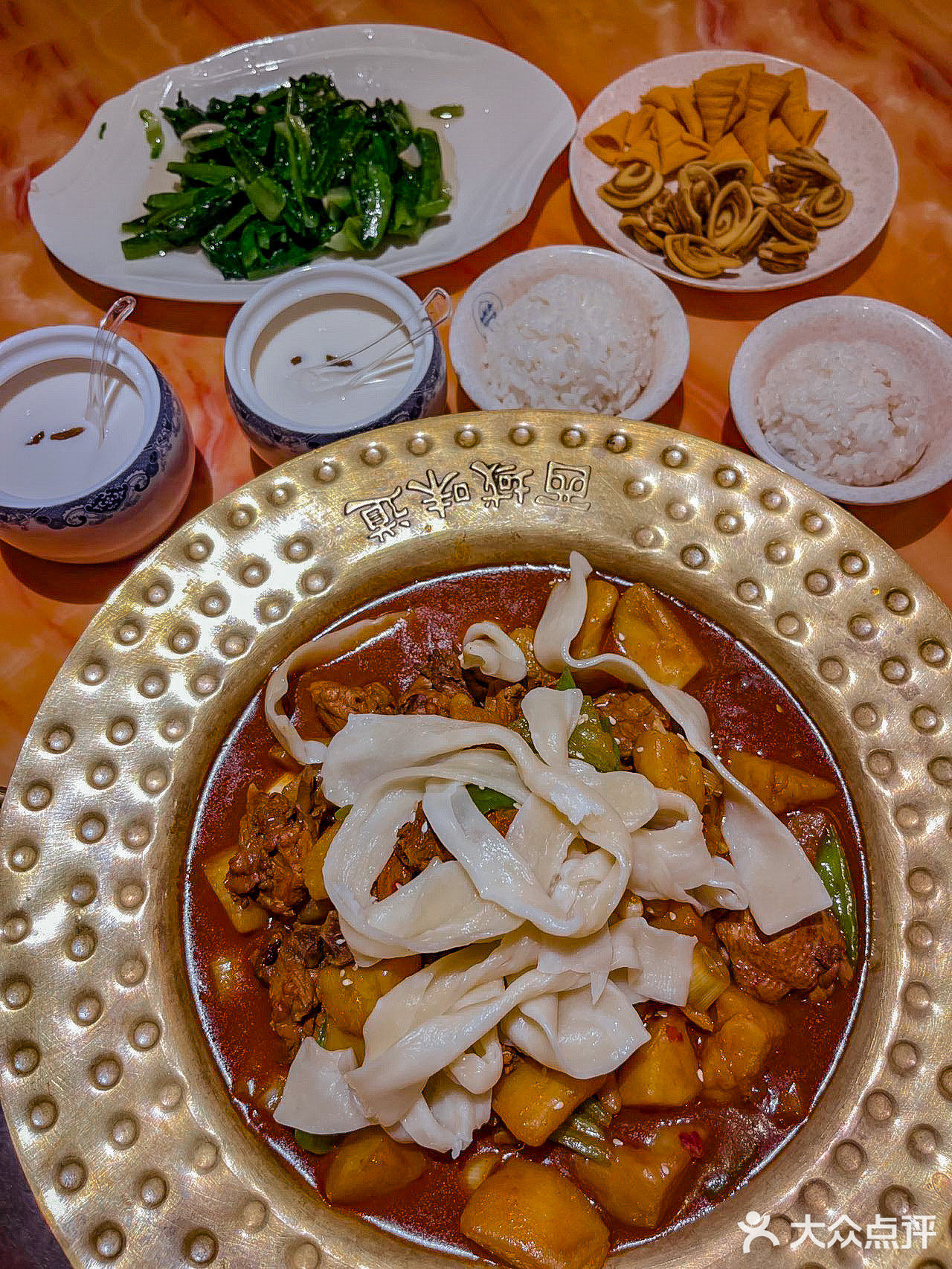 哦莫不敢相信，这家新疆菜餐厅百元内双人餐吃到饱！