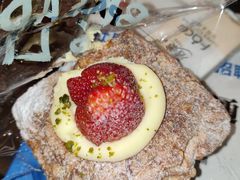 草莓吉士丹麦酥杯-PAPER STONE BAKERY(天汇广场店)