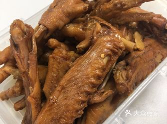 又来做吃的了,给大家分享一下这个简单的卤鸭翅教程