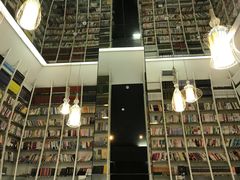 -钟书阁(松江泰晤士小镇店)