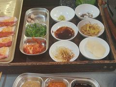 -围炉肉舍•炭烤活鳗•丹东海鲜烤肉(步行街店)