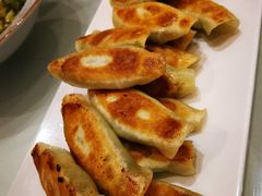 猪肉韭菜锅贴儿-伊喜饺子·烤鸭(五道口学院路店)