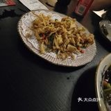 店家在湖滨银泰D区4楼， 生意很红火，周末傍晚四点多