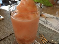 乌龙水蜜桃冰沙-自由之丘