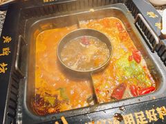 -老牌坊云南鱼豆花火锅(哈西万达店)