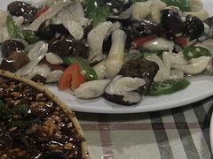 炒菌菇-苍洱春饭店