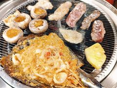 -围炉肉舍•炭烤活鳗•丹东海鲜烤肉(步行街店)