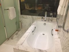 -上海滴水湖皇冠假日酒店