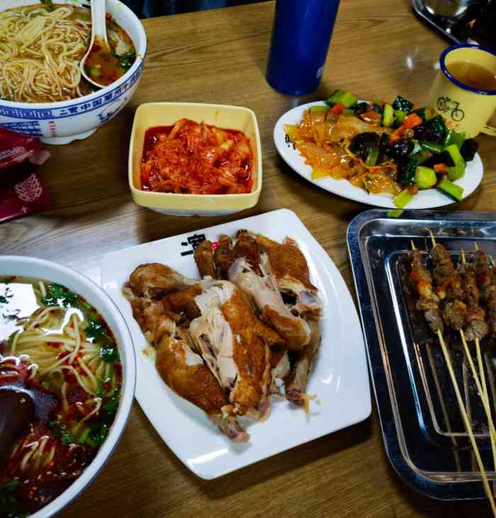 二宽牛肉拉面(天桥店)-"堤口路大润发一楼的苏州面馆换成了二宽牛肉.