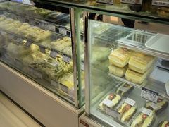 -白玉兰食品甜凤店(合生汇店)