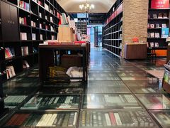 -钟书阁(松江泰晤士小镇店)