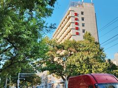 -宜必思酒店(北京三里屯呼家楼地铁站店)