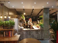 -HIGH FIVE哈福手工汉堡(桂林路店)