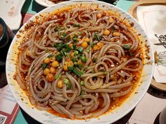 老成都酸辣粉-胡桐里音乐酒馆(孝南店)