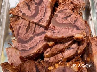 食材: 牛腱子1000g 配料: 姜片、葱段、桂皮