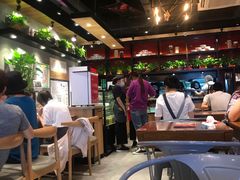 大堂-渝是乎酸菜鱼·川渝小炒(新世界百货望京店)