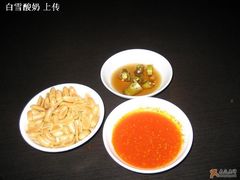 餐前小食和辣酱-无招牌海鲜餐厅(滨海艺术中心店)