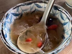 银耳红枣羹-十贰席·煨汤·台州菜(襄阳南路店)