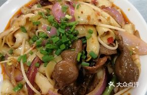 Stir-Fried Intestines with Knife-Sliced Noodles