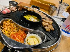 -江南猪肉商会无限续吃(弘大店)