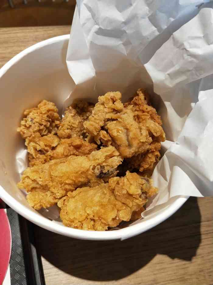 直接取餐,很是方便,现在有39一桶,辣翅 烤翅,或者全是热辣香骨鸡,还挺