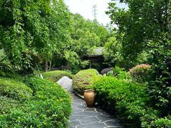 -腾冲洞山温泉村