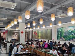 大堂-胡须哥网红竹筒菜