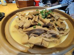 -头上红煨盐鸡·非遗院子餐厅