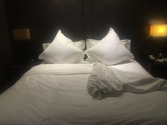 -武汉光谷广场杨家湾地铁站怡程酒店