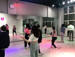 -星秀丽模特T台·舞蹈师资培训中心