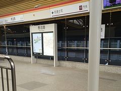 -秀沿路地铁站停车场