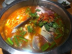 老凯俚酸汤鱼-野山舂·贵州现舂酸汤火锅(鸿通城店)