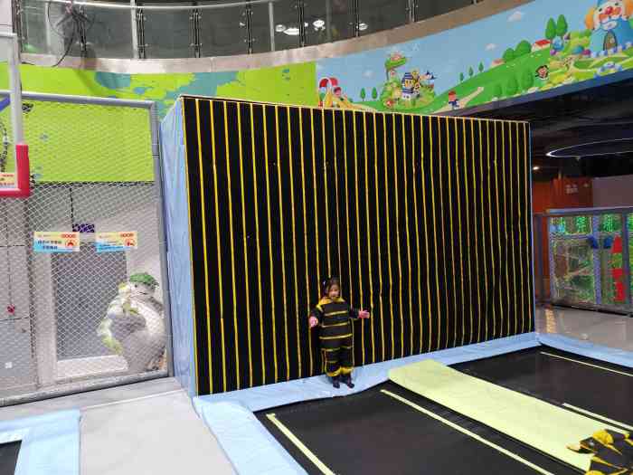 反弹蹦床公园-"去年来的,在宝龙广场里面,整体来说还行,.