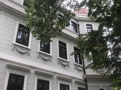 -Nathalie Djurberg与Hans Berg“牛皮纸包裹的月亮”-Prada荣宅当季展览