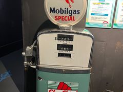 -汽车博物馆主题餐厅